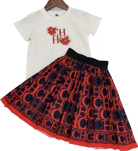 Set versatile di moda estiva per bambina appena lanciato con t-shirt a maniche corte e mezza gonna in due pezzi