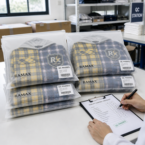 เสื้อแจ็คเก็ตผ้าสักหลาดลายสก็อตมีฮู้ดสำหรับผู้ชาย 480GSM ผ้าฝ้ายทรงปกติ สวมใส่สบายๆ ในฤดูใบไม้ร่วง ดีไซน์กระเป๋าโลโก้ด้านหน้า - Product Image 5