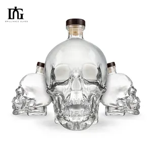 Personalizado 500ml 750ml botella de calavera Tequila en forma de calavera botella de cerámica muestras de hermosas botellas de vidrio con patrón de calavera