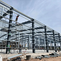 Entrepôt préfabriqué à portique en acier à grande portée, revêtement anticorrosion, résistance au vent MPH, stockage maximalisé