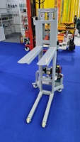 Chariot élévateur portatif 300 kg, mini transpalette motorisé 1,6 m pour scène, éclairage et sonorisation, nouveau modèle, transpalette motorisé à moteur DC, gerbeur à moteur DC