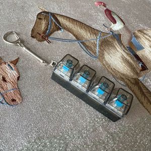 Juguete Antiestrés para PC, 4 Teclas con Luz, Probador de Interruptores de Teclado Mecánico, Juguete Sensorial para Presionar Teclas, Llavero Antiestrés - Product Image 3