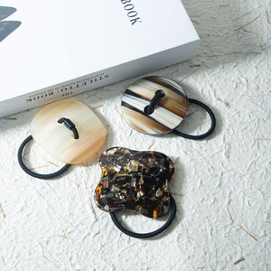 Pinza de Pelo de Acetato Estilo Coreano con Diseño de Botón y Agarre en Forma de Corazón para Mujer, Uso Diario, Origen Yiwu, Primavera 2025 - Product Image 4