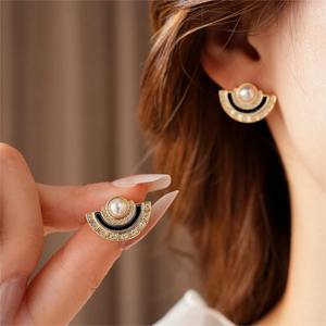 BBRYF07-<span class=keywords><strong>AL</strong></span> Boucles d'oreilles clous vintage micro-incrustées de zircon et de perles en forme d'éventail, bijoux de mode français de luxe léger pour femmes, cadeaux délicats - Product Image 4