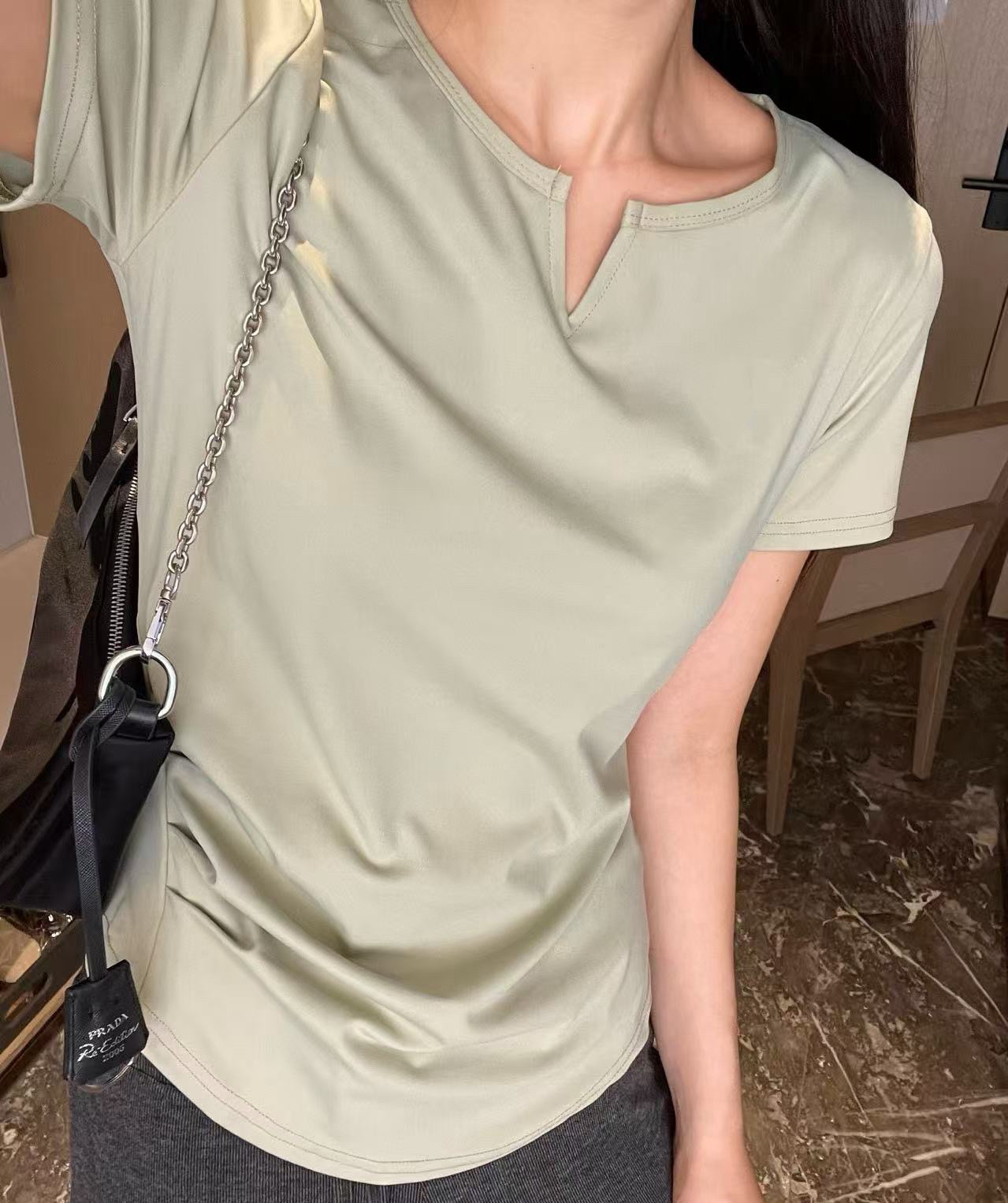 Women's Slim Fit V-neck Workout T-shirt Lightweight Breathable Spandex Top for Summer Yoga Running Sportswear Printed Design