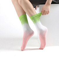 Nouveau Gradient Tube Chaussettes Tricoté Crew High Athletic Basketball Chaussettes Tie Dye Design Hip Hop Style pour Couples Chaussettes Imprimées