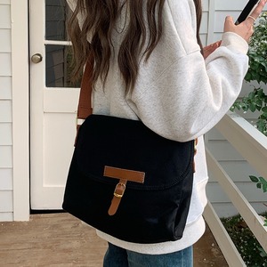 Sac à bandoulière en toile blanc cassé avec boucle magnétique et poche zippée, sac décontracté pour le quotidien et les trajets, collection Printemps 2024 - Product Image 2