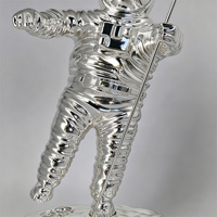 Trophée personnalisé écologique plaqué argent en forme d'astronaute, statue de cosmonaute en métal, plaque commémorative d'événement musical imprimée UV