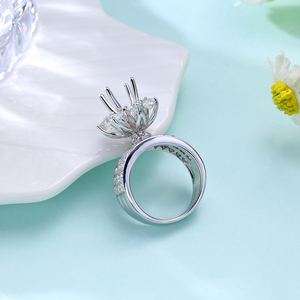 เครื่องประดับหรูหรา แหวนรูปดอกไม้ทองคำขาว 18K สำหรับผู้หญิง ประดับเพชรธรรมชาติทรงกลมเจียระไนแบบเหลี่ยม พร้อมตัวเรือนแบบกึ่งสำเร็จรูป - Product Image 6