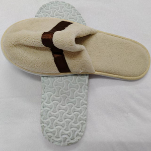 Zapatillas de hotel de lana de coral, cómodas y personalizadas, color blanco cremoso, venta directa de fábrica - Product Image 3