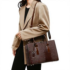 Bolsa de Mano Nueva, Elegante, Duradera y Ligera con Cierre de Cremallera, con Sensación Premium y Gran Capacidad - Product Image 1