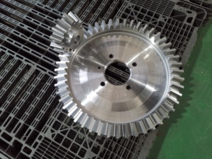 Pièces concasseur personnalisé de haute qualité en acier forgé gros engrenages coniques - Product Image 4