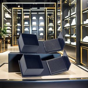 Cajas Rígidas para Regalo Crown Win, con Estampado en Relieve con Lámina Dorada 4C, Forro de Esponja con Protección UV, Cierre Magnético, Impresión Invisible para Joyería - Product Image 3