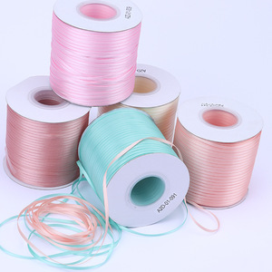 ริบบิ้นซาตินสองหน้าแบบเป็นมิตรกับสิ่งแวดล้อม ขนาด 1/8 นิ้ว ผลิตจากโพลีเอสเตอร์ 100% บรรจุบนม้วนยาว 300 หลา สำหรับทำโบว์ริบบิ้นอัจฉริยะ - Product Image 1