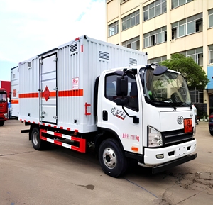 Camion de transport de produits explosifs 4X2 10T 18 tonnes <span class=keywords><strong>pour</strong></span> marchandises dangereuses et matériaux de dynamitage avec caisse antistatique - Product Image 1