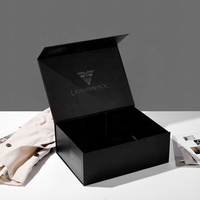 Boîte d'emballage noire mate personnalisée boîte cadeau pliable de luxe en papier dur avec fermeture magnétique