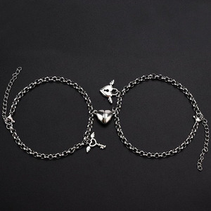 <span class=keywords><strong>2Pcs</strong></span>/Set Perhiasan Pasangan Fashion Gelang <span class=keywords><strong>Magnet</strong></span> Bentuk Hati Daya Tarik <span class=keywords><strong>Magnet</strong></span> Pasangan Gelang Kunci Hati - Product Image 2