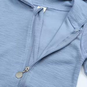 Vêtements pour bébés certifiés Gots Pyjama grenouillère pour bébé Ensemble de barboteuses en coton pour nouveau-né de haute qualité - Product Image 4