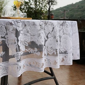 Nappe ronde en dentelle blanche brodée en polyester pour la décoration de la maison - Product Image 1
