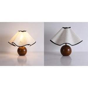 Lámpara <span class=keywords><strong>de</strong></span> Mesa con Tela con Volantes, Adecuada para Dormitorio y Sala <span class=keywords><strong>de</strong></span> Estar. Lámpara <span class=keywords><strong>de</strong></span> Mesa Wavecrest con Pantalla <span class=keywords><strong>de</strong></span> Lino Ondulado y Base <span class=keywords><strong>de</strong></span> Madera. - Product Image 4