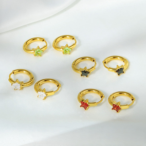 Pendientes de Aro con Estrella de Acero Inoxidable Chapados en Oro |   Aros Ligeros con Cristales de Colores en Forma de Estrella para Mujer |   Hipoalergénico - Product Image 1
