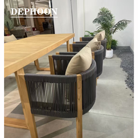 Table et chaises de salle à manger d'extérieur en teck moderne haut de gamme personnalisées et durables pour hôtel, villa, cour, véranda, séjour, maison d'hôtes