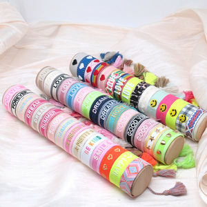 Bracelets personnalisés faits main pour femmes, brodés, en fil de polyester, avec pompon réglable, pour l'amitié - Product Image 1