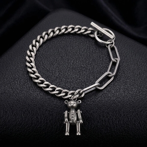 Pulsera de Acero de Titanio con Oso de Peluche y Cadena Creativa Estilo Hip Hop, Colgante de Oso de Dibujos Animados con Articulaciones Giratorias, Joyería de Regalo - Product Image 1