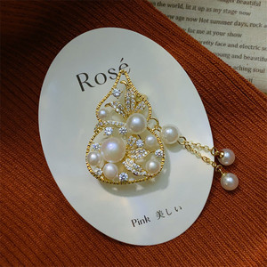 Broche en forme de <span class=keywords><strong>gourde</strong></span> en strass et perles de style rétro français, broche à pampilles élégante pour femmes, cravate élégante pour banquet - Product Image 2