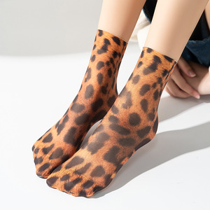 Ensemble de chaussettes ultra-fines et confortables en maille respirante CE motif léopard/<span class=keywords><strong>mi</strong></span>-mollet pour l'été 2026 – Vente chaude pour le quotidien - Product Image 3