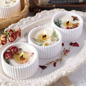 Bougie parfumée créative en plâtre avec fleurs séchées, huile essentielle naturelle, décoration d'intérieur, ornement de table et cadeau - Product Image 1