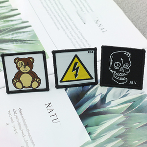 Écussons brodés personnalisés Chaussures décontractées Boucle de crochet Velcro Usine directe 3D Caractéristiques Chenille PU Badges Étiquettes textiles Forme de chaussure - Product Image 5