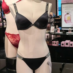 Set Reggiseno e Perizoma Sexy con Strass e Lettere, <span class=keywords><strong>Push</strong></span>-<span class=keywords><strong>up</strong></span> con Coppe Lisce, Set Lingerie di Lusso, Idea Regalo - Product Image 1