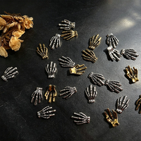 10 pièces de breloques 3D en forme de main de squelette pour Halloween, ornements d'ongles en métal doré et argenté, accessoires d'art d'ongles gothiques pour fournitures de salon
