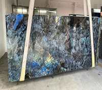 Pierre de labradorite polie, dalles de labradorite naturelle pour la décoration intérieure de villas de luxe, hôtels, murs, sols et salles de bain