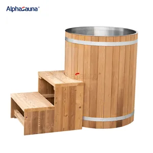 新设计木质户外木质冷插浴缸雪松木质不锈钢内胆冰浴，带冷水机可供出售