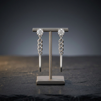 Boucles d'oreilles pendantes tendance minimalistes et élégantes en argent sterling 925 plaqué or 18 carats avec chaîne, clous d'oreilles pendantes en zircon cubique pour femme