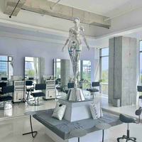 Sculpture de robot féminin en fibre de verre chromée argentée, style statue, pour centre commercial, bar, villa de luxe, ornement d'art moderne