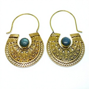 Bijoux indiens en laiton de style bohème boucles d'oreilles créoles en pierre Labradorite Designs pour femmes - Product Image 4
