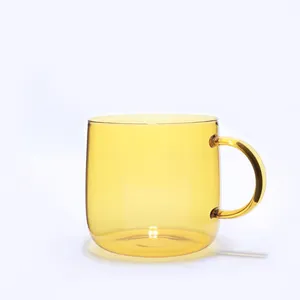 זכוכית בורוסיליקט עמידה בחום כוסות קפה צבעוניות עם ידית כוס ארוחת בוקר חלב ביתי נורדי ספל מודרני בהתאמה אישית