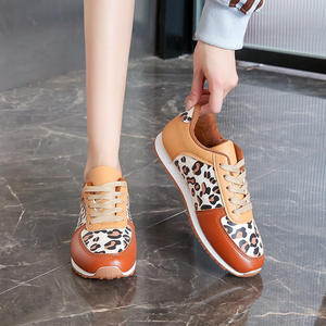 Chaussures de sport pour femmes 2025 – Nouveauté, grande taille, style européen et américain, semelles épaisses, couleurs assorties, baskets décontractées basses - Product Image 1