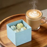 Boîtes en papier kraft bleu carrées de petite taille personnalisées, parfaites pour contenir des pâtisseries, des macarons, des biscuits, des cupcakes et des mini-mousses