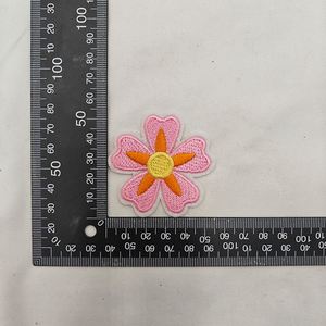 Patch brodé thermocollant motif tournesol et signe de la paix pour la décoration de vêtements et de chapeaux - Product Image 4