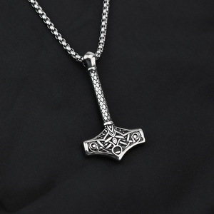 Collier pendentif marteau de Thor en acier inoxydable pour homme, style viking, design rétro, bijou cadeau, accessoire de mode - Product Image 2