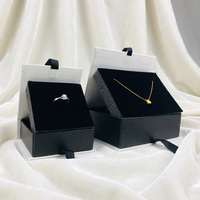 Boîte d'emballage de bijoux en carton rigide écologique haut de gamme sur mesure avec fermeture magnétique