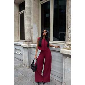 Costume de pantalon formel bordeaux avec décoration boutonnée - Product Image 1