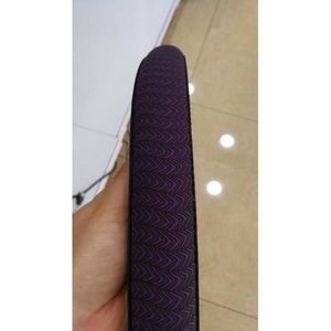 Funda para volante morada con diseño de ondas para protección del interior del coche - Product Image 1