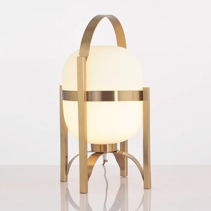 Lampe de table d'art minimaliste créative postmoderne, design luxueux pour salon, bureau, chambre à coucher, chevet, salle d'exposition - Product Image 1