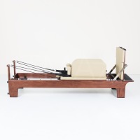 Luxuriöses Pilates-Reformer-Gerät aus Roteichenholz in Beige für Gewerbliche Nutzung, Pilates-Kerntrainingsbett