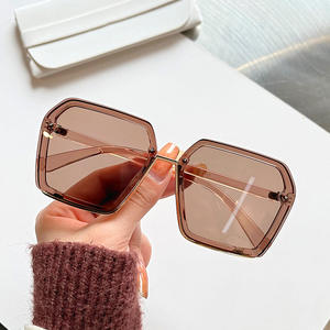 Gafas de Sol Irregulares Champagne Tea Slice para Mujer, Lentes de PC con Protección UV400, Montura Gris, Estilo Urbano, Gafas de Sol de Moda - Product Image 1